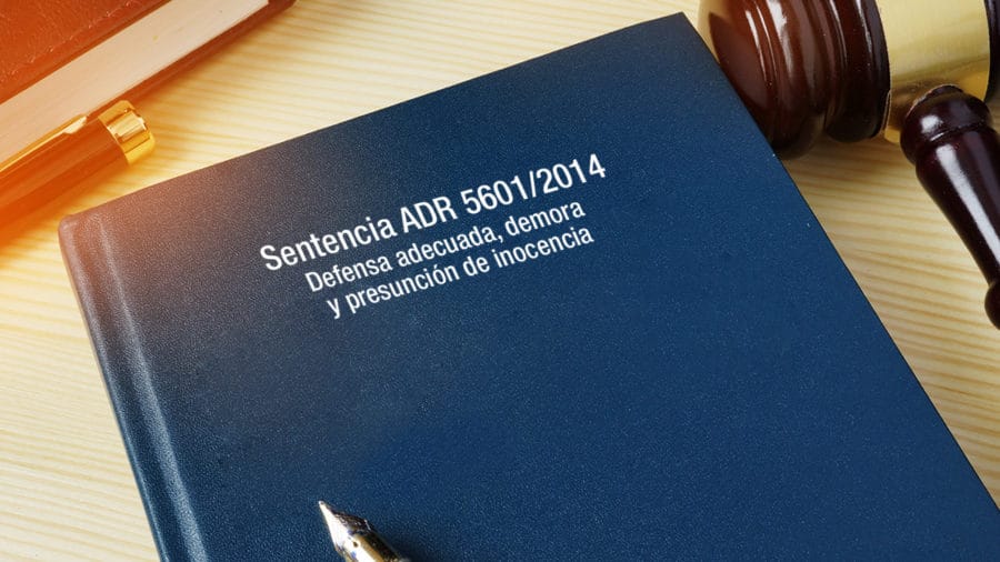 derecho defensa adecuada ante presunción inocencia