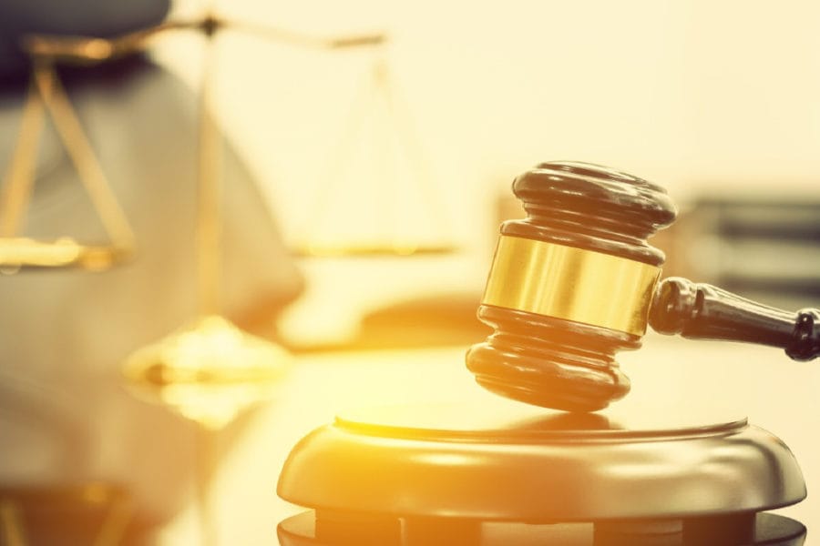 juzgar en tiempo polarizacion